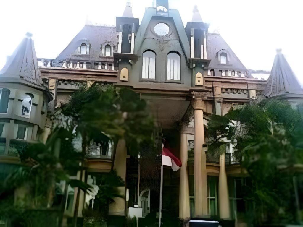 Gajahmada Graha 3*
