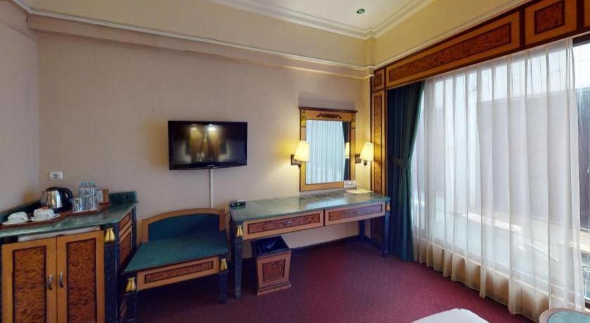 Gajahmada Graha 3*